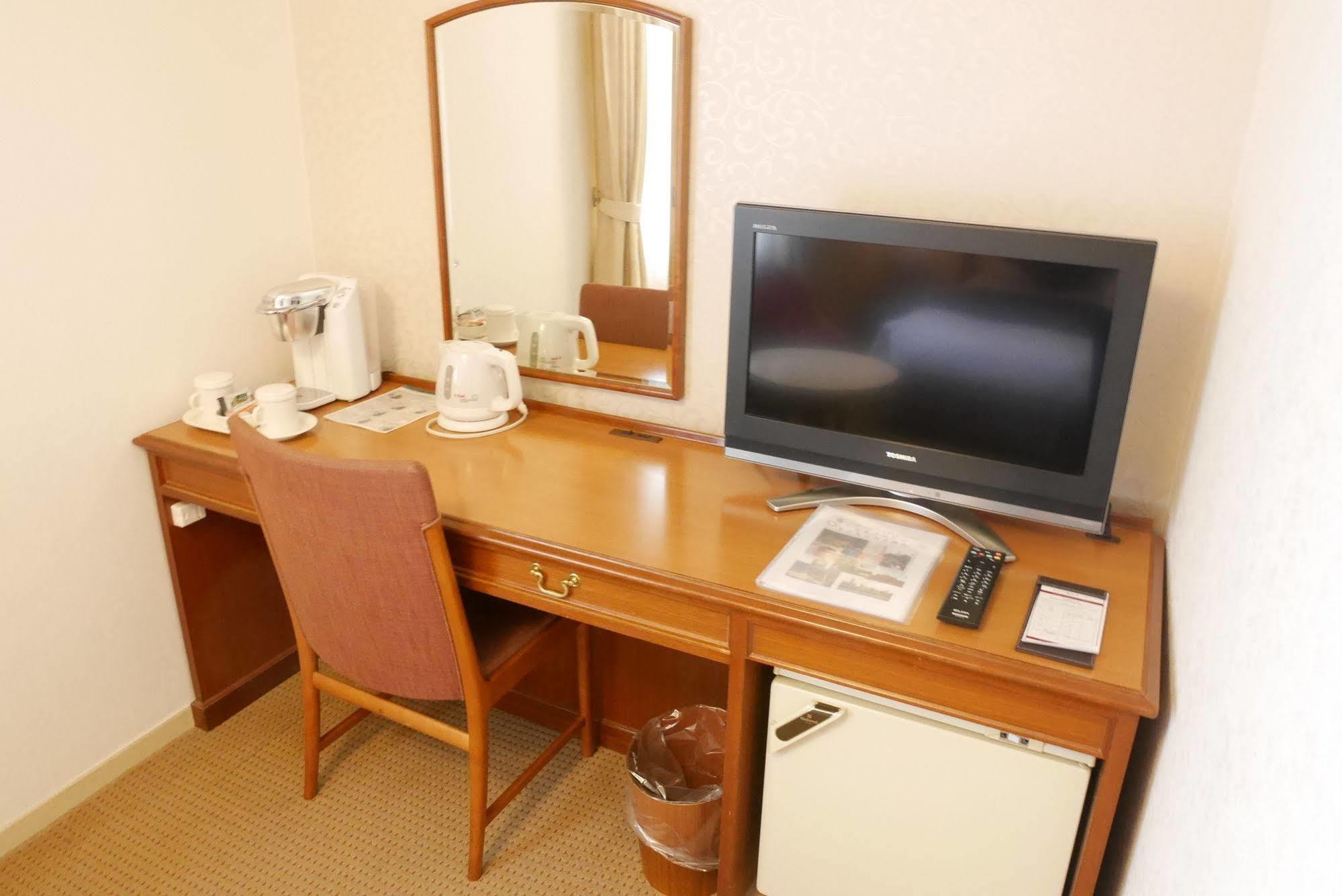 Hotel Yokohama Garden Exteriör bild
