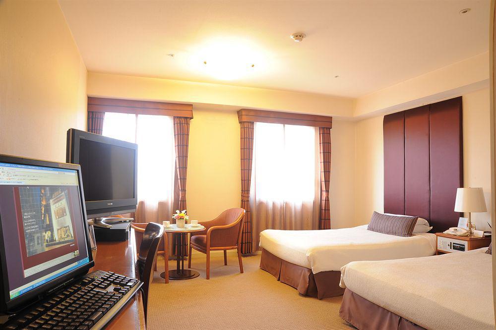 Hotel Yokohama Garden Exteriör bild